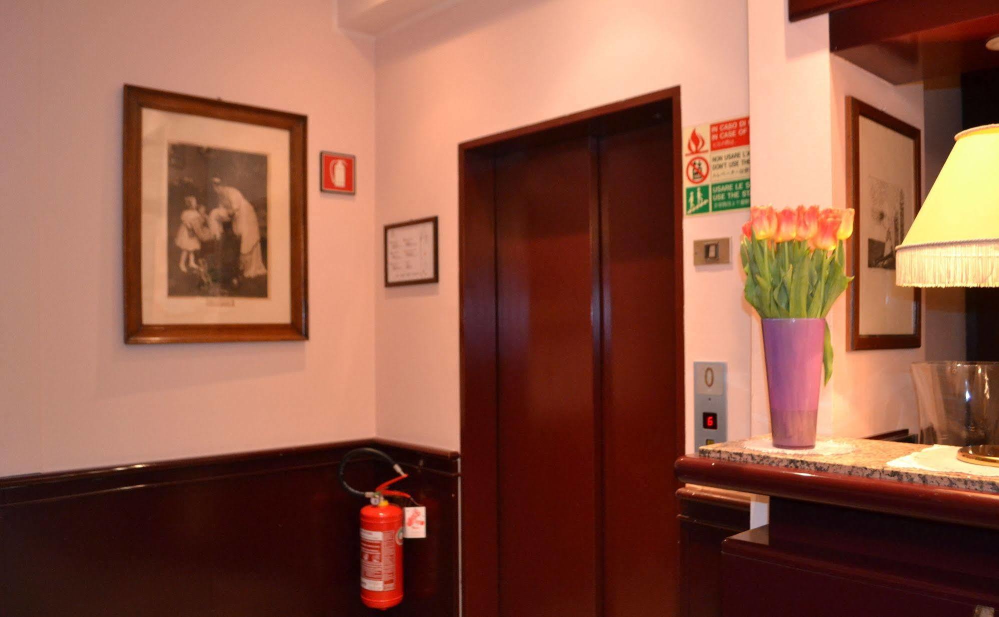 מילאנו Buenos Aires Hotel מראה חיצוני תמונה
